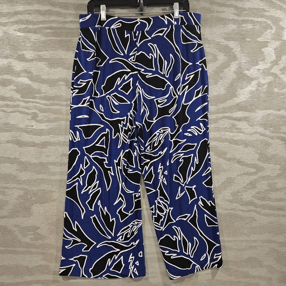 Chico's Travelers SZ 2/L/12 Pull On Wide Leg Stretch Crop Pants Abstract Print - Picture 3 of 11